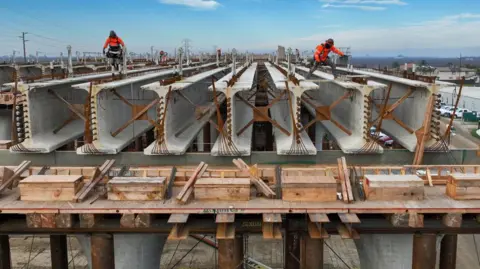 25eda870-2afd-11f0-bde2-fdaffe842291 25eda870-2afd-11f0-bde2-fdaffe842291 Getty Images Workers building a viaduct for the California High Speed Rail line Is the US finally on track to build a high-speed rail network? 25eda870 2afd 11f0 bde2 fdaffe842291