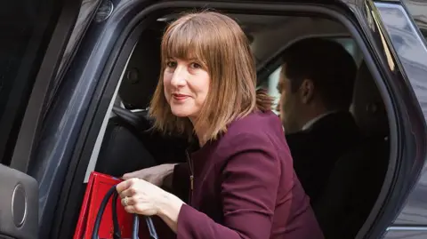 9511d4a0-3bf7-11f0-ba78-5de14407f6bb 9511d4a0-3bf7-11f0-ba78-5de14407f6bb Getty Images Chancellor Rachel Reeves getting out of a cab outside Downing Street in May, wearing a maroon suit and carrying a handbag and red folder Reeves outlines plan for £25bn pension 'megafunds' 9511d4a0 3bf7 11f0 ba78 5de14407f6bb