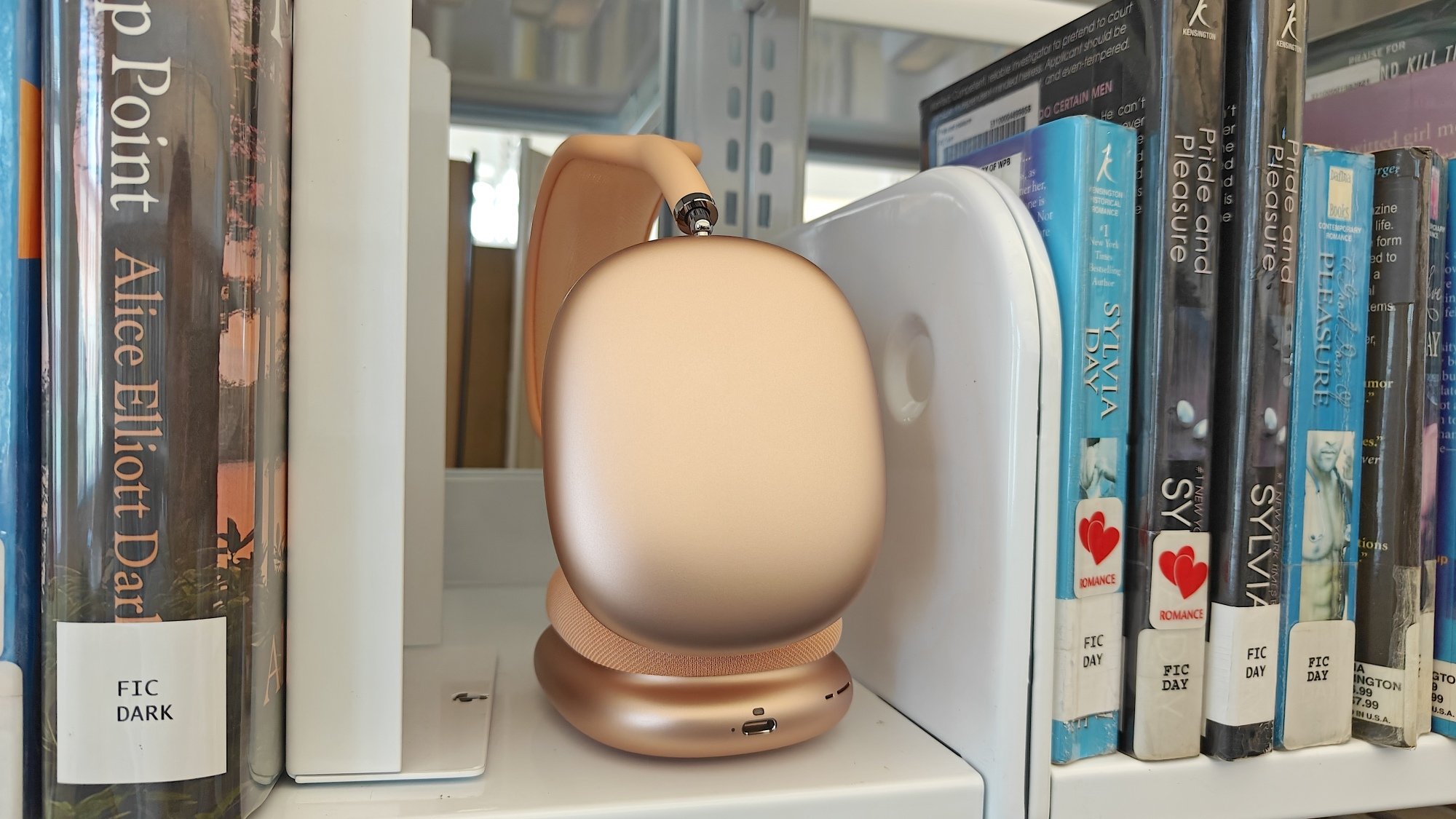 04GkBfaJHkVUjfKbOHLyRl4-1 04GkBfaJHkVUjfKbOHLyRl4-1 apple airpods max headphones on bookshelf Apple AirPods Max vs. Sony XM6: Which noise-canceling headphones should you buy? 04GkBfaJHkVUjfKbOHLyRl4 1