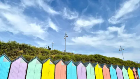 BBC Weather Watchers/Juniperbeddy Beach shacks in Lowestoft, Suffolk   Heatwave likely as yellow heat health alerts issued in England 158d8930 4b66 11f0 9a0b 27ba8ae87ef8