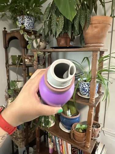 1749040851_849_images-4 1749040851_849_images-4 An overhead shot of the FreeSip Twist spout. Theres no better emotional support water bottle than Owalas FreeSip 1749040851 849 images 4