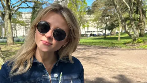 22029180-0bc2-11f0-9ca8-c5035ea95420 22029180-0bc2-11f0-9ca8-c5035ea95420 Eve Jones Eve Jones pictured in a dark denim jacket. She wears round sunglasses and looks at the camera. She has blonde mid length hair and wears small gold hoops. I quit TikTok to avoid eating disorder relapse 22029180 0bc2 11f0 9ca8 c5035ea95420