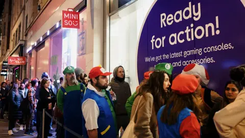 224a9760-41c2-11f0-b6e6-4ddb91039da1 224a9760-41c2-11f0-b6e6-4ddb91039da1 Bloomberg via Getty Images Customers queue ahead of the sales launch of the Nintendo Switch 2 gaming console at a store on Oxford Street in London on 4 June 2025. Stores open at midnight as fans rush to buy Nintendo Switch 2 224a9760 41c2 11f0 b6e6 4ddb91039da1