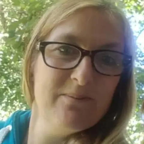 2687cd60-47cc-11f0-a29b-330d4f9e04c6 2687cd60-47cc-11f0-a29b-330d4f9e04c6 Alexandra Gelder A woman with blonde hair and a blue hoodie with glasses. In the background is greenery. Why are electricity prices going up in Guernsey? 2687cd60 47cc 11f0 a29b 330d4f9e04c6