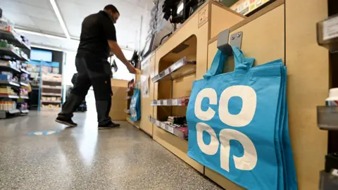 68cb45f0-4ba3-11f0-9c88-11bce79778c8 68cb45f0-4ba3-11f0-9c88-11bce79778c8 EPA Co-op store Co-op offers members discount on shopping after cyber attack 68cb45f0 4ba3 11f0 9c88 11bce79778c8