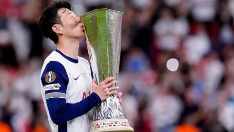 a0cd8a20-45b4-11f0-a32b-edd3a7eb5f9e a0cd8a20-45b4-11f0-a32b-edd3a7eb5f9e Getty Images Son Heung-Min of Tottenham Hotspur celebrates kissing the trophy at the end of the UEFA Europa League Final match. The Korean bakery chain that says croissants don't have to be French a0cd8a20 45b4 11f0 a32b edd3a7eb5f9e
