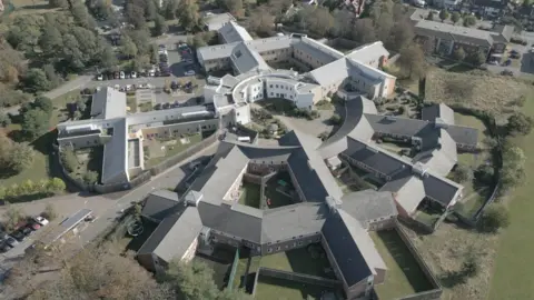 b951c510-4605-11f0-9b27-cd0bc54f64dd b951c510-4605-11f0-9b27-cd0bc54f64dd An aerial view of Goodmayes Hospital, Ilford. Several grey and white buildings forming a circle shape Under-fire NHS trust recorded patient ate breakfast three days after he died b951c510 4605 11f0 9b27 cd0bc54f64dd