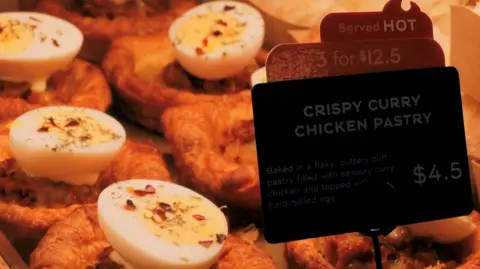 be721820-45b9-11f0-8fa3-87dce39672da be721820-45b9-11f0-8fa3-87dce39672da Photo of a crispy curry chicken pastry in a Paris Baguette branch in Singapore. The Korean bakery chain that says croissants don't have to be French be721820 45b9 11f0 8fa3 87dce39672da