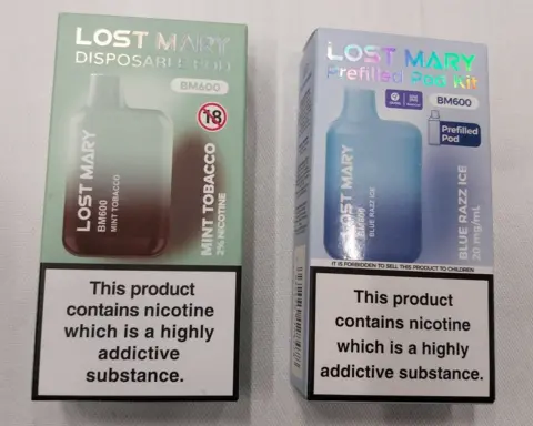 d39f3fb0-537a-11f0-b4be-8f7caf53b80c d39f3fb0-537a-11f0-b4be-8f7caf53b80c A boxed Lost Mary disposable vape, next to a boxed Lost Mary prefilled vape, which looks almost identical Emma is doing something she swore she never would – buying her kids vapes d39f3fb0 537a 11f0 b4be 8f7caf53b80c