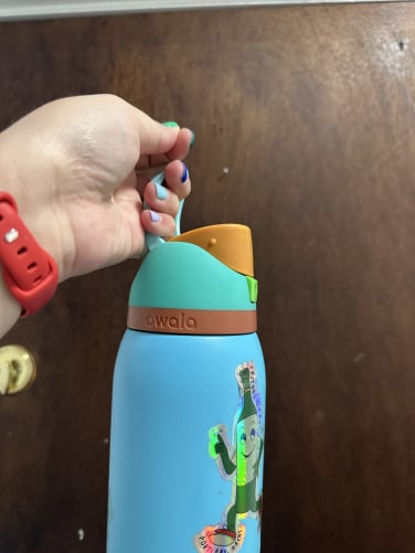 images-1 images-1 A person holding an Owala FreeSip by the carry loop. Theres no better emotional support water bottle than Owalas FreeSip images 1