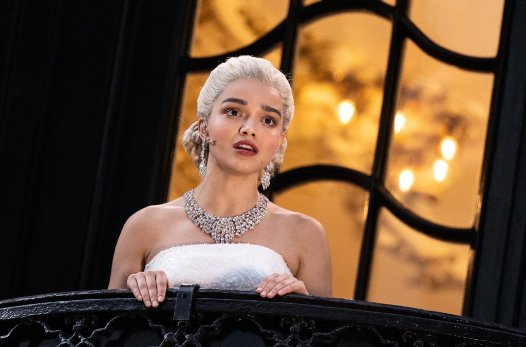 Rachel Zegler Serenades Crowd Outside Theater for Free in a New London Production of ‘Evita’ wp header logo 1004