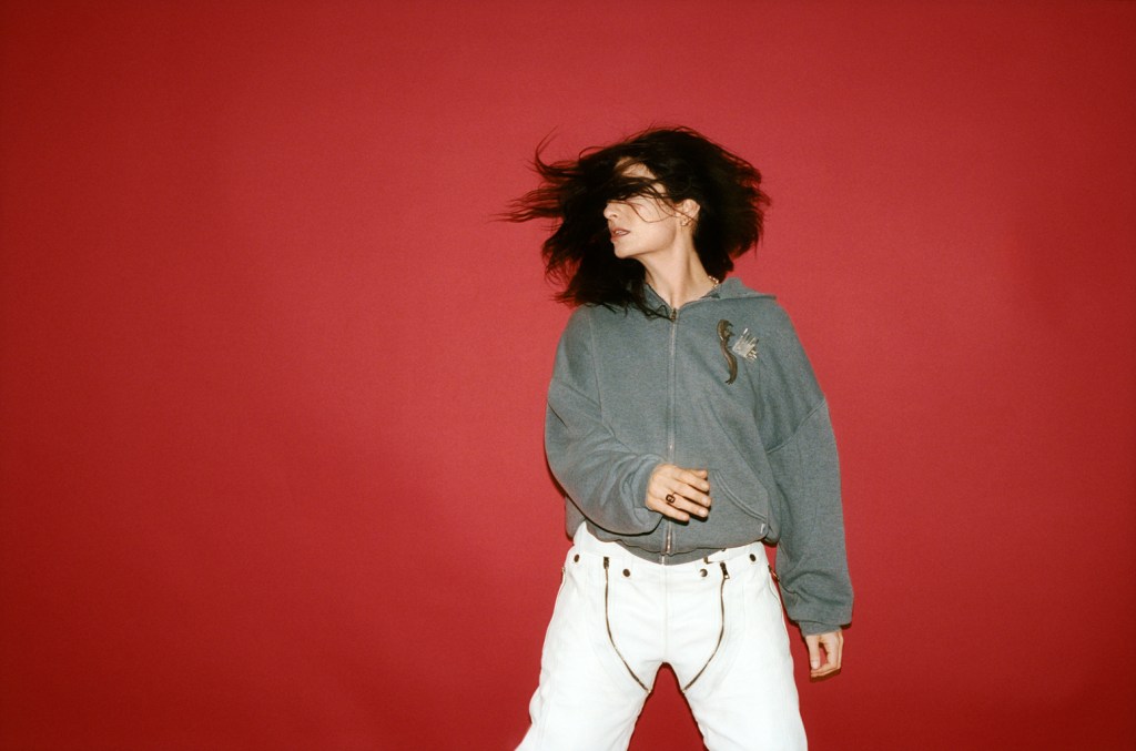wp-header-logo-1011 wp-header-logo-1011 Lorde Shares Final ‘Virgin’ Preview With New Single, ‘Hammer’: Stream It Now wp header logo 1011