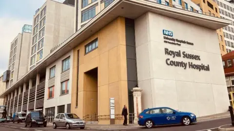 23cc9e80-5cd4-11f0-b5c5-012c5796682d 23cc9e80-5cd4-11f0-b5c5-012c5796682d The exterior of the Royal Sussex County Hospital in Brighton, with the name of the hospital written on the side of the building. A pedestrian is walking into the entrance, being passed by a blue taxi. Several other vehicles are parked on the side of the world. Surgeon banned by private practice is working for NHS 23cc9e80 5cd4 11f0 b5c5 012c5796682d