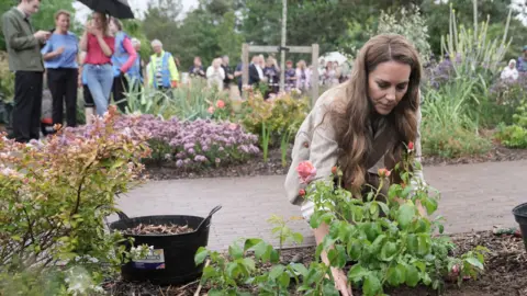 4269fff0-573d-11f0-af50-37ee6e9c264e 4269fff0-573d-11f0-af50-37ee6e9c264e Reuters Princess of Wales planting "Catherine roses" in Colchester, Essex Catherine talks candidly of 'life-changing' cancer treatment 4269fff0 573d 11f0 af50 37ee6e9c264e
