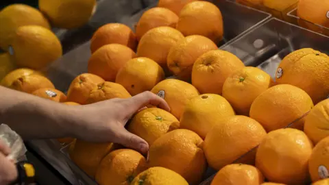 4ee47020-617f-11f0-bd8e-47fbc02f68ec 4ee47020-617f-11f0-bd8e-47fbc02f68ec Getty Images A hand selects an orange at a grocery store US inflation rises as tariffs drive up prices 4ee47020 617f 11f0 bd8e 47fbc02f68ec