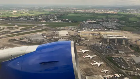61c37e70-5e28-11f0-a40e-a1af2950b220 61c37e70-5e28-11f0-a40e-a1af2950b220 BBC View from the air shows four BA planes on the tarmac plus various Heathrow terminal buildings and parked cars Airlines angry at planned rise in Heathrow charges 61c37e70 5e28 11f0 a40e a1af2950b220
