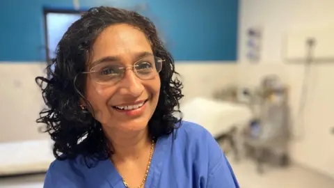 92ee6490-5673-11f0-95fc-edf89039c20a 92ee6490-5673-11f0-95fc-edf89039c20a Consultant dermatologist Ritu Singla sat in an operating theatre at Newark hospital wearing theatre scrubs Digital imaging cuts waiting times for skin cancer 92ee6490 5673 11f0 95fc edf89039c20a