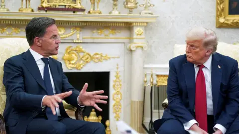 cfff92f0-60dc-11f0-8ac5-65f73105a17e cfff92f0-60dc-11f0-8ac5-65f73105a17e Reuters US President Donald Trump meets with NATO Secretary General Mark Rutte, where President Trump announces a deal to send U.S. weapons to Ukraine through NATO, in the Oval Office at the White House in Washington Trump threatens Russia with tariffs while unveiling new Ukraine weapons plan cfff92f0 60dc 11f0 8ac5 65f73105a17e