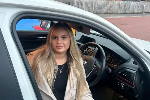 dacd41f0-5e43-11f0-be82-117161087dc9 dacd41f0-5e43-11f0-be82-117161087dc9 Hannah Robinson Hannah Robinson sitting in her car Government code aims to stop unfair parking charges dacd41f0 5e43 11f0 be82 117161087dc9