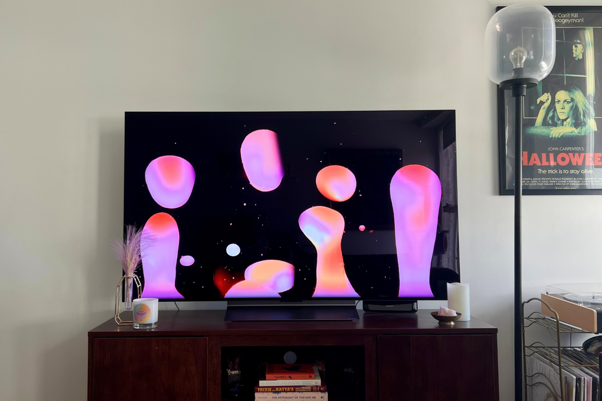 images-1 images-1 LG C3 TV with lava lamp screensaver sitting on TV stand with lamp in corner Whats the best time of year to buy a TV? Yes, theres an answer. images 1